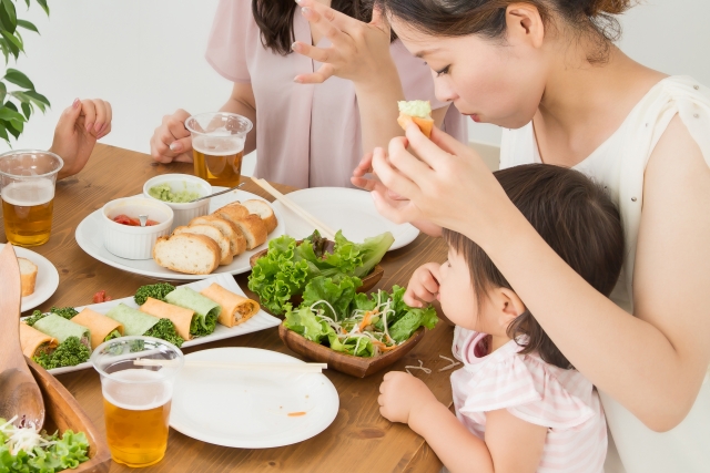 口移しをしない